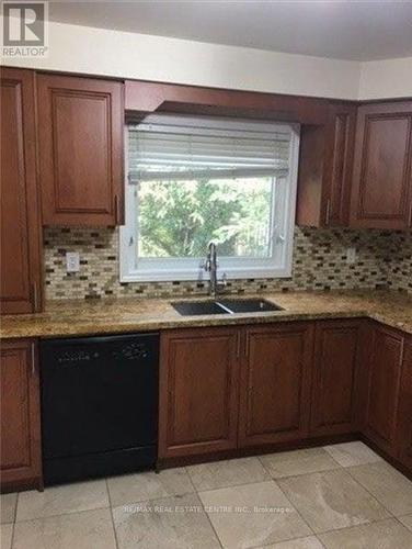 Upper - 4616 Metcalfe Avenue, Mississauga, ON - Indoor Photo Showing Kitchen With Double Sink