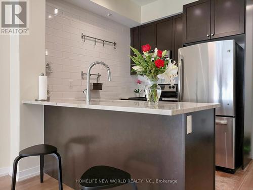 201 - 85 Robinson Street, Hamilton, ON - Indoor Photo Showing Kitchen With Upgraded Kitchen