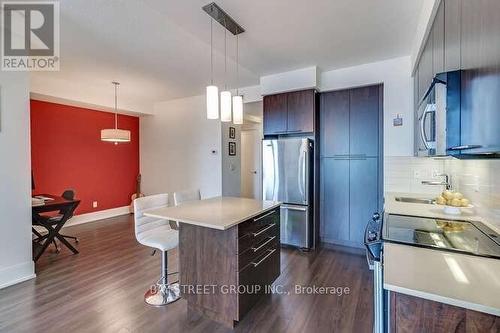 1706 - 25 Broadway Avenue, Toronto, ON - Indoor Photo Showing Kitchen