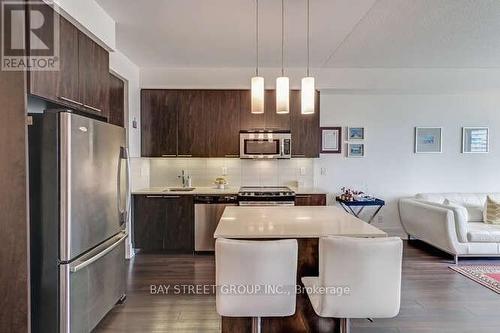 1706 - 25 Broadway Avenue, Toronto, ON - Indoor Photo Showing Kitchen With Upgraded Kitchen