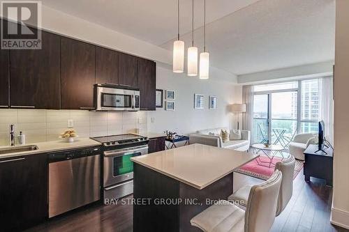 1706 - 25 Broadway Avenue, Toronto, ON - Indoor Photo Showing Kitchen With Upgraded Kitchen