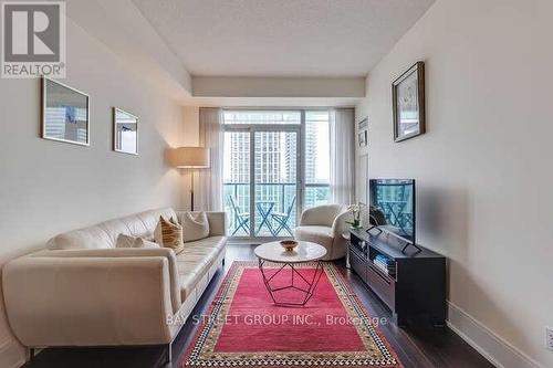 1706 - 25 Broadway Avenue, Toronto, ON - Indoor Photo Showing Living Room