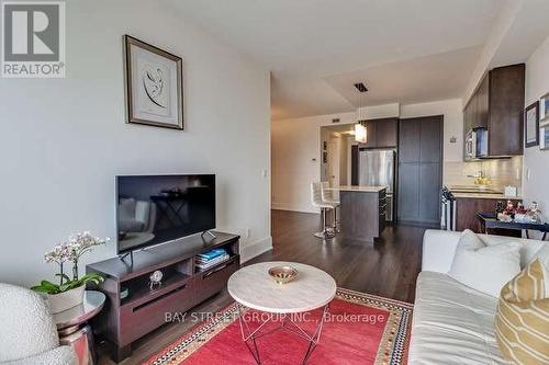 1706 - 25 Broadway Avenue, Toronto, ON - Indoor Photo Showing Living Room