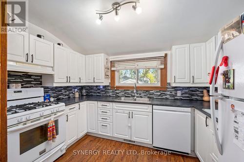 17 Palm Street, St. Thomas, ON - Indoor Photo Showing Kitchen