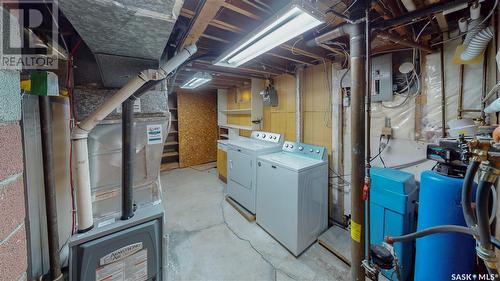 221 Lorne Street, Regina, SK - Indoor Photo Showing Laundry Room