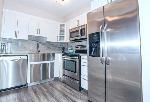 503 71 Roslyn Road, Winnipeg, MB - Indoor Photo Showing Kitchen With Stainless Steel Kitchen With Upgraded Kitchen