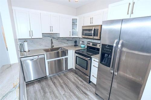 503 71 Roslyn Road, Winnipeg, MB - Indoor Photo Showing Kitchen With Stainless Steel Kitchen With Double Sink