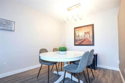 503 71 Roslyn Road, Winnipeg, MB - Indoor Photo Showing Dining Room