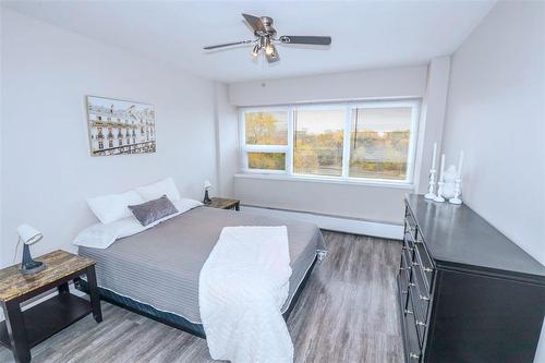 503 71 Roslyn Road, Winnipeg, MB - Indoor Photo Showing Bedroom