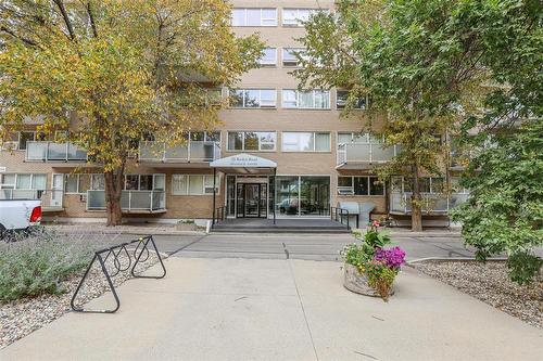 503 71 Roslyn Road, Winnipeg, MB - Outdoor With Facade