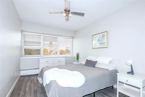 503 71 Roslyn Road, Winnipeg, MB - Indoor Photo Showing Bedroom