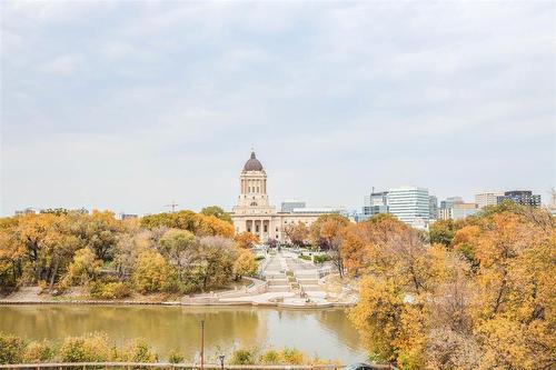 503 71 Roslyn Road, Winnipeg, MB - Outdoor With View