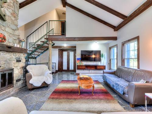 Family room - 2085 Ch. De Georgeville, Magog, QC - Indoor Photo Showing Living Room With Fireplace