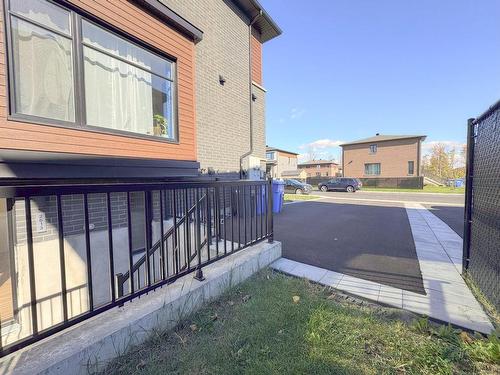 Parking - 2613 Rue Des Salicaires, Longueuil (Le Vieux-Longueuil), QC - Outdoor With Exterior