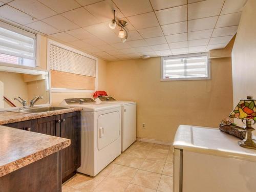 Salle de lavage - 153 Rue Mont-Royal, Laval (Sainte-Rose), QC - Indoor Photo Showing Laundry Room