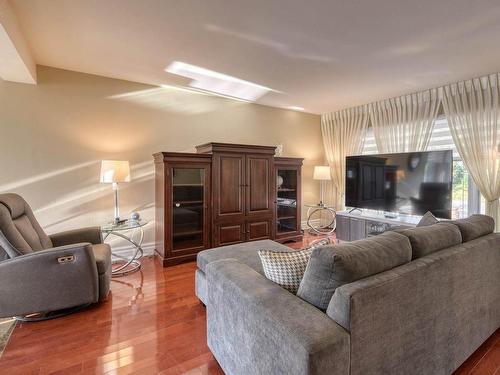 Salon - 153 Rue Mont-Royal, Laval (Sainte-Rose), QC - Indoor Photo Showing Living Room