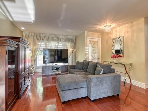 Salon - 153 Rue Mont-Royal, Laval (Sainte-Rose), QC - Indoor Photo Showing Living Room