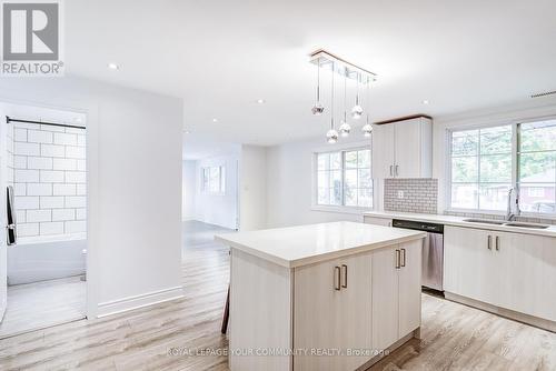 15 Corners Avenue, Georgina, ON - Indoor Photo Showing Kitchen With Upgraded Kitchen