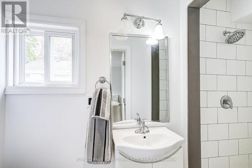 15 Corners Avenue, Georgina, ON - Indoor Photo Showing Bathroom