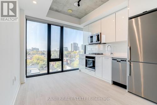 619 - 195 Mccaul Street, Toronto, ON - Indoor Photo Showing Kitchen