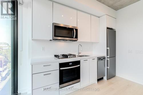 619 - 195 Mccaul Street, Toronto, ON - Indoor Photo Showing Kitchen With Upgraded Kitchen