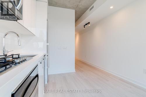 619 - 195 Mccaul Street, Toronto, ON - Indoor Photo Showing Kitchen