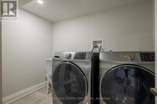 4690 Huffman Road, Burlington, ON - Indoor Photo Showing Laundry Room