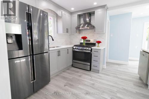 82 Shelby Avenue, Hamilton, ON - Indoor Photo Showing Kitchen