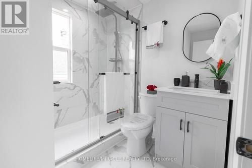 82 Shelby Avenue, Hamilton, ON - Indoor Photo Showing Bathroom