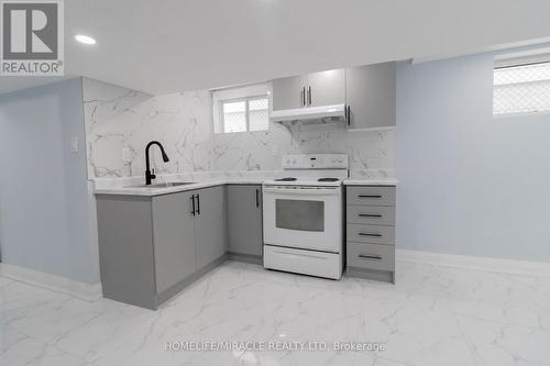 82 Shelby Avenue, Hamilton, ON - Indoor Photo Showing Kitchen