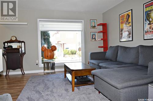 439 Coad Manor, Saskatoon, SK - Indoor Photo Showing Living Room