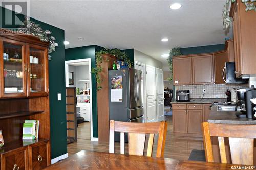 439 Coad Manor, Saskatoon, SK - Indoor Photo Showing Kitchen