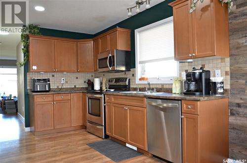 439 Coad Manor, Saskatoon, SK - Indoor Photo Showing Kitchen