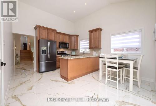 19 Terrastone Court, Caledon, ON - Indoor Photo Showing Kitchen