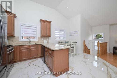 19 Terrastone Court, Caledon, ON - Indoor Photo Showing Kitchen