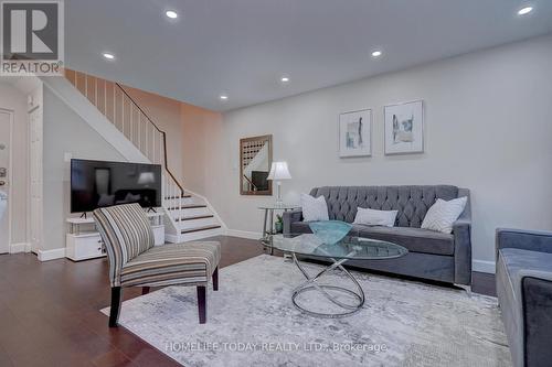 40 - 2001 Bonnymede Drive, Mississauga, ON - Indoor Photo Showing Living Room