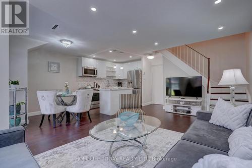 40 - 2001 Bonnymede Drive, Mississauga, ON - Indoor Photo Showing Living Room