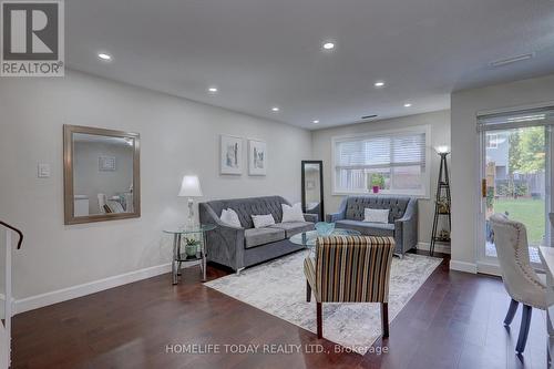 40 - 2001 Bonnymede Drive, Mississauga, ON - Indoor Photo Showing Living Room