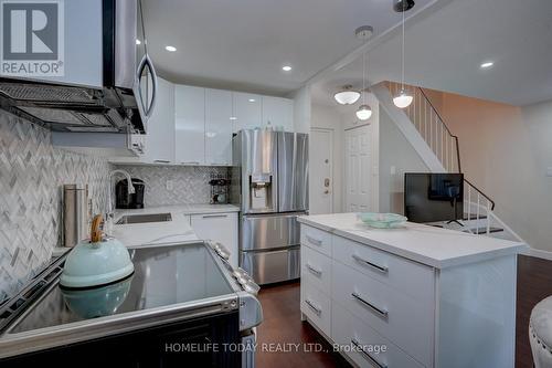 40 - 2001 Bonnymede Drive, Mississauga, ON - Indoor Photo Showing Kitchen With Upgraded Kitchen