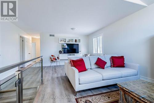 118 Colbeck Drive, Welland, ON - Indoor Photo Showing Living Room