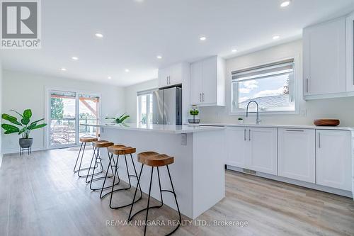 118 Colbeck Drive, Welland, ON - Indoor Photo Showing Kitchen With Upgraded Kitchen