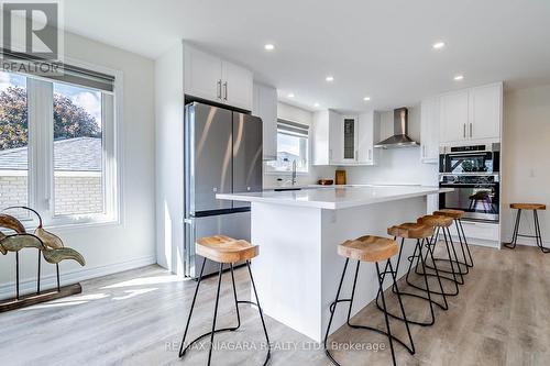 118 Colbeck Drive, Welland, ON - Indoor Photo Showing Kitchen