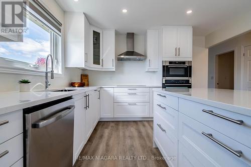 118 Colbeck Drive, Welland, ON - Indoor Photo Showing Kitchen