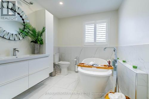 118 Colbeck Drive, Welland, ON - Indoor Photo Showing Bathroom