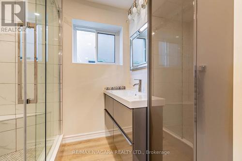 118 Colbeck Drive, Welland, ON - Indoor Photo Showing Bathroom