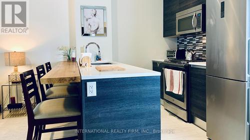 815 - 111 Bathurst Street, Toronto, ON - Indoor Photo Showing Kitchen