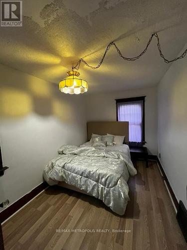 6399 Thorold Stone Road, Niagara Falls, ON - Indoor Photo Showing Bedroom