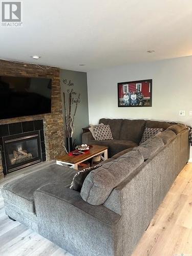 110 Maguire Court, Saskatoon, SK - Indoor Photo Showing Living Room With Fireplace