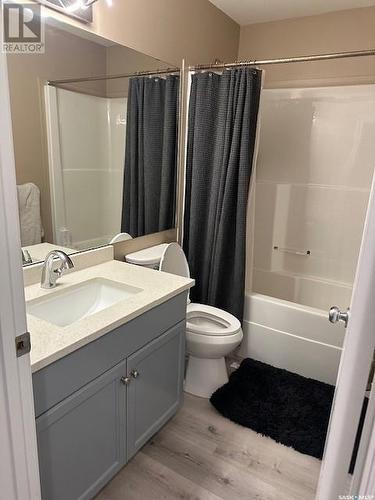 110 Maguire Court, Saskatoon, SK - Indoor Photo Showing Bathroom