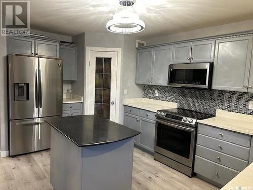 110 Maguire Court, Saskatoon, SK - Indoor Photo Showing Kitchen